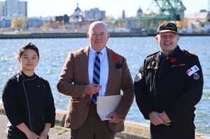 Elaine Xu, Dr. John Walsh, and Commander Francois Desjardin, the Commanding Officer at HMCS Cataraqui