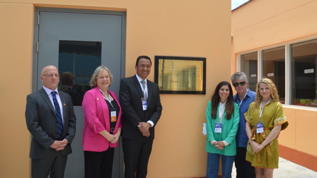 Six people posing for photo at the CIP International Potato Centre